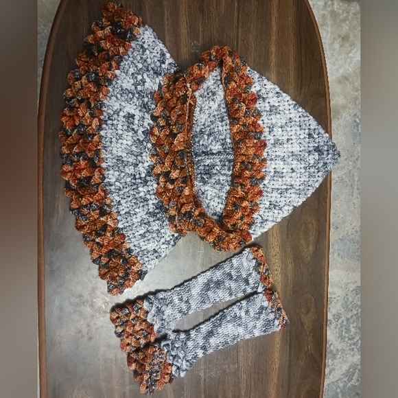 Crochet hooded cowl and arm warmers - Picture 1 of 8